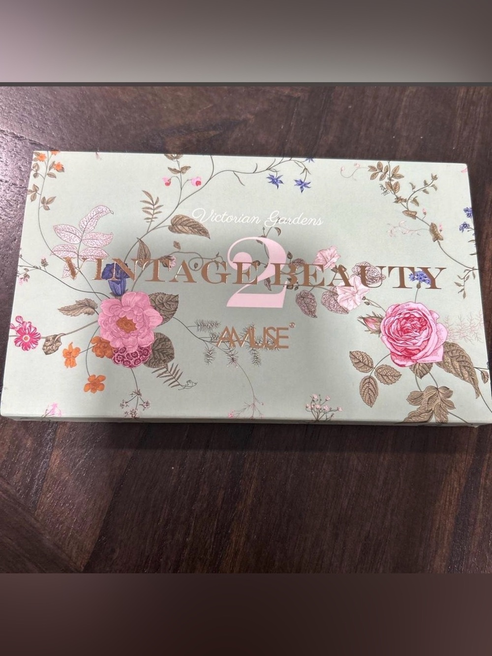 Muse Vintage Beauty Eyeshadow Palette — Mint Green & Pink Accents